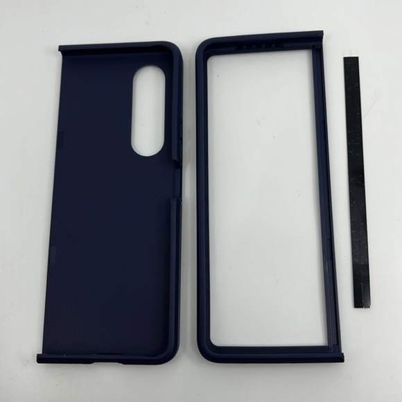 Protect and Style Your Samsung Galaxy‎ Z Fold 3 with the Samsung Z Fold - Picture 6 of 8